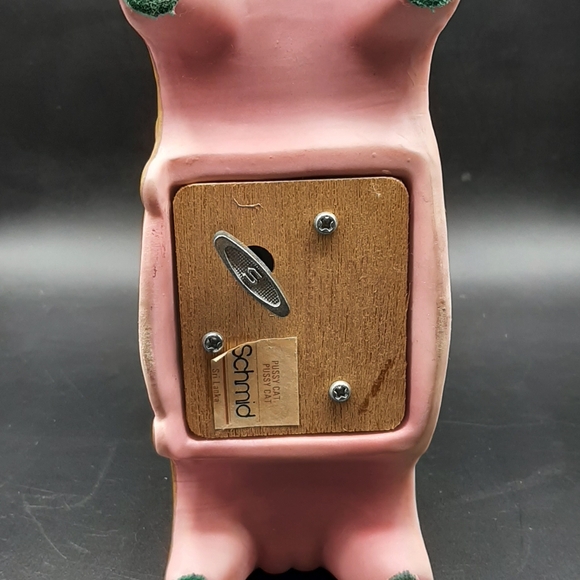Schmid Kitty Cucumber Thimble Musical Display Case - Picture 7 of 8